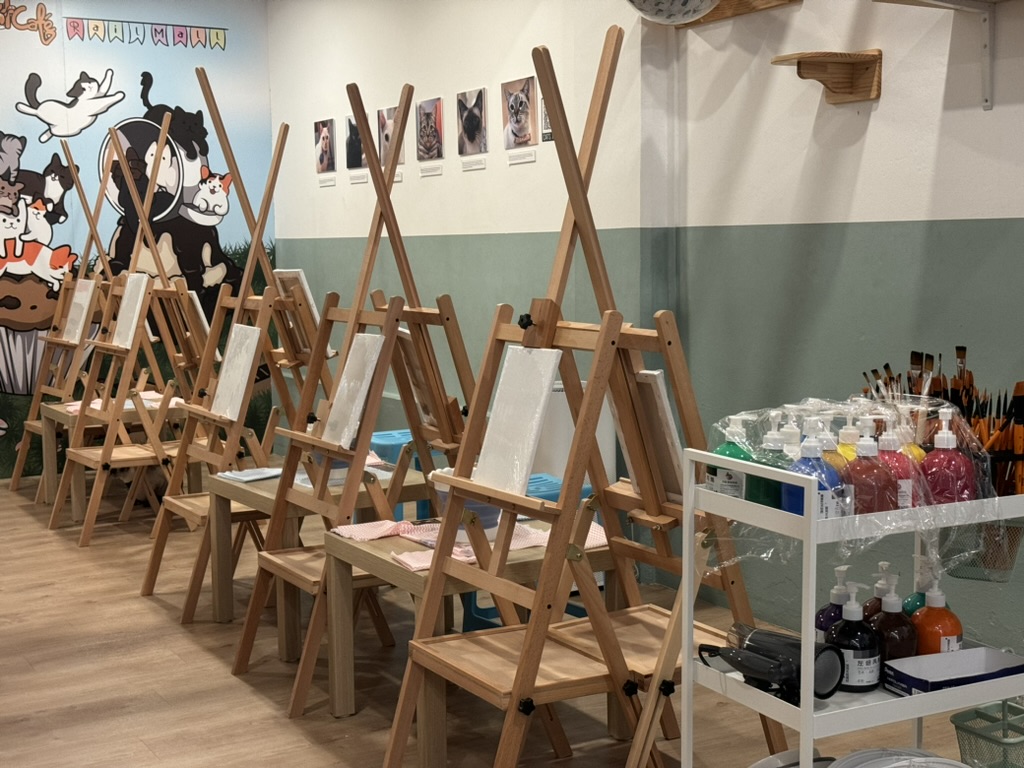 Art jamming with cats at The Cat Cafe Singapore Bugis